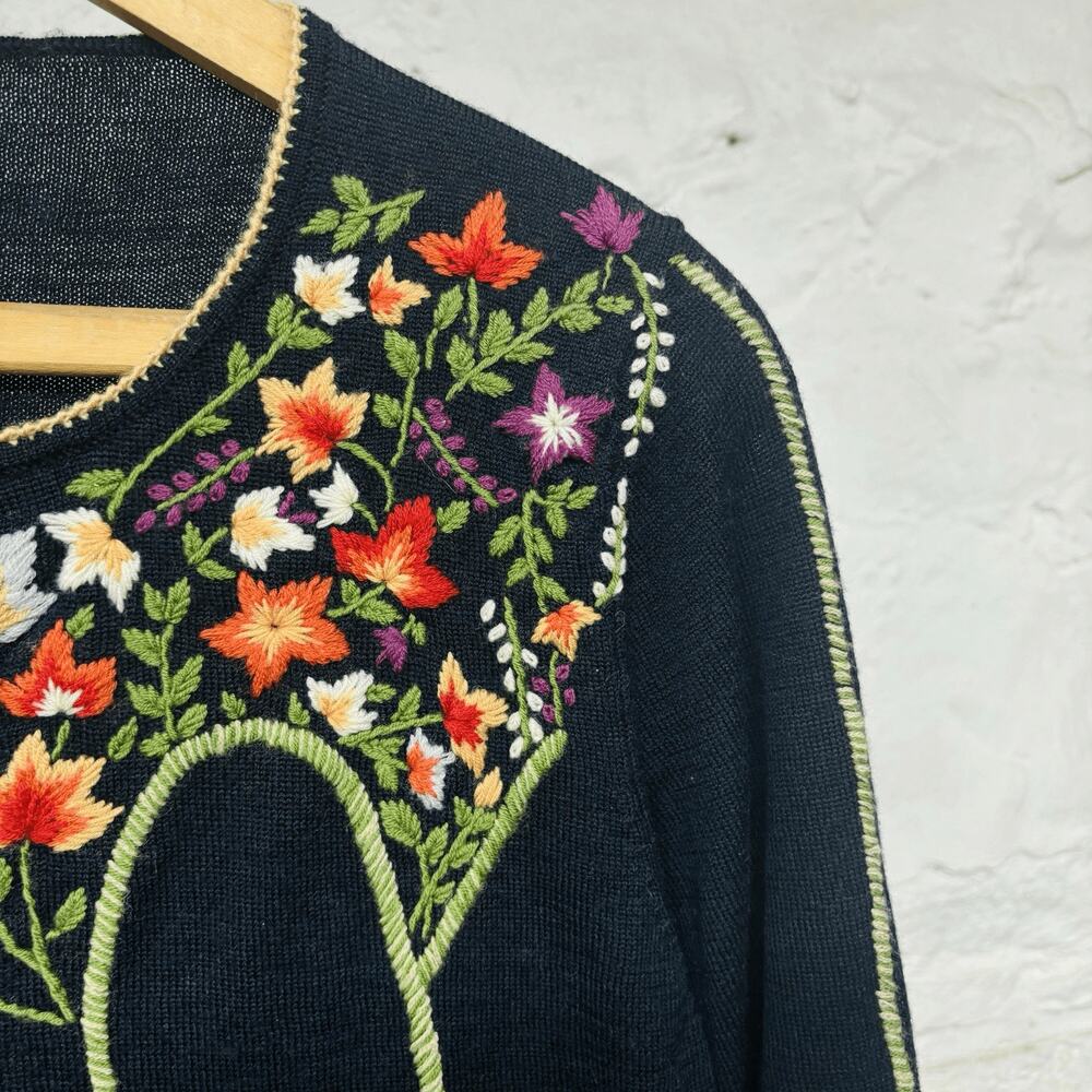 Lightweight Wool Cardigan Sweater Vtg Embroidered Flowers Grandma Boho Hippie - Picture 4 of 10